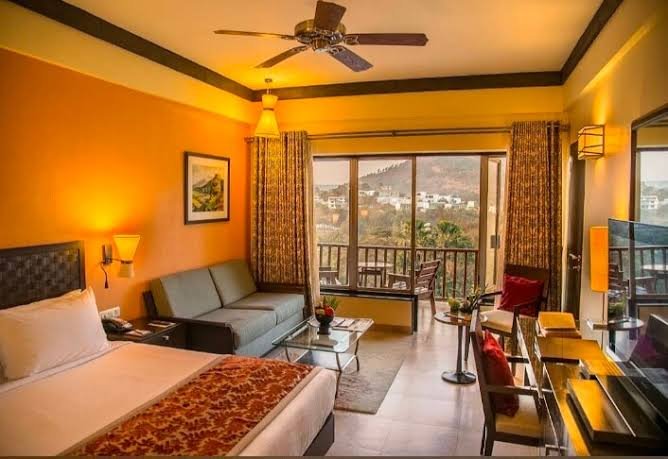 Deluxe Room at Niharika Bhawan Katra